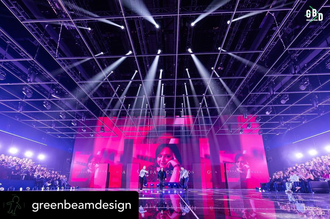 Robelighting's tweet photo. For the Finals of Top Model 2023 in Szeligi, Poland, designer Jacek Chojczak &amp; the team at Green Beam Design created a #lightingdesign using a rig with @Robelighting #MegaPointe, #LEDWash800 &amp; #BMFL FollowSpot luminaires supplied by TRANSCOLOR. (📸 Black Studio; Daniel Kapusta) https://t.co/PSEL4IR3xj