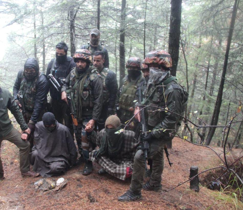 uniindianews's tweet image. Security forces bust a terror module of “The Resistance Front '' of Lashker-e-Toiba (LeT) when they arrested two associates of the militant organisation and recovered arms from Tutigund forest in Handwara township of Kupwara district on Thursday.
#terrormodule #kupwara