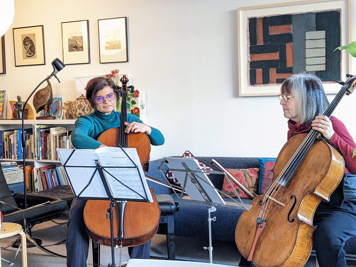 This morning the Shadow Secretary of State for Digital, Culture, Media and Sport @ThangamMP had an informal cello lesson with our Principal Cello, Caroline Dearnley, working on Rachmaninov and more. She is a really accomplished player! 👏👏