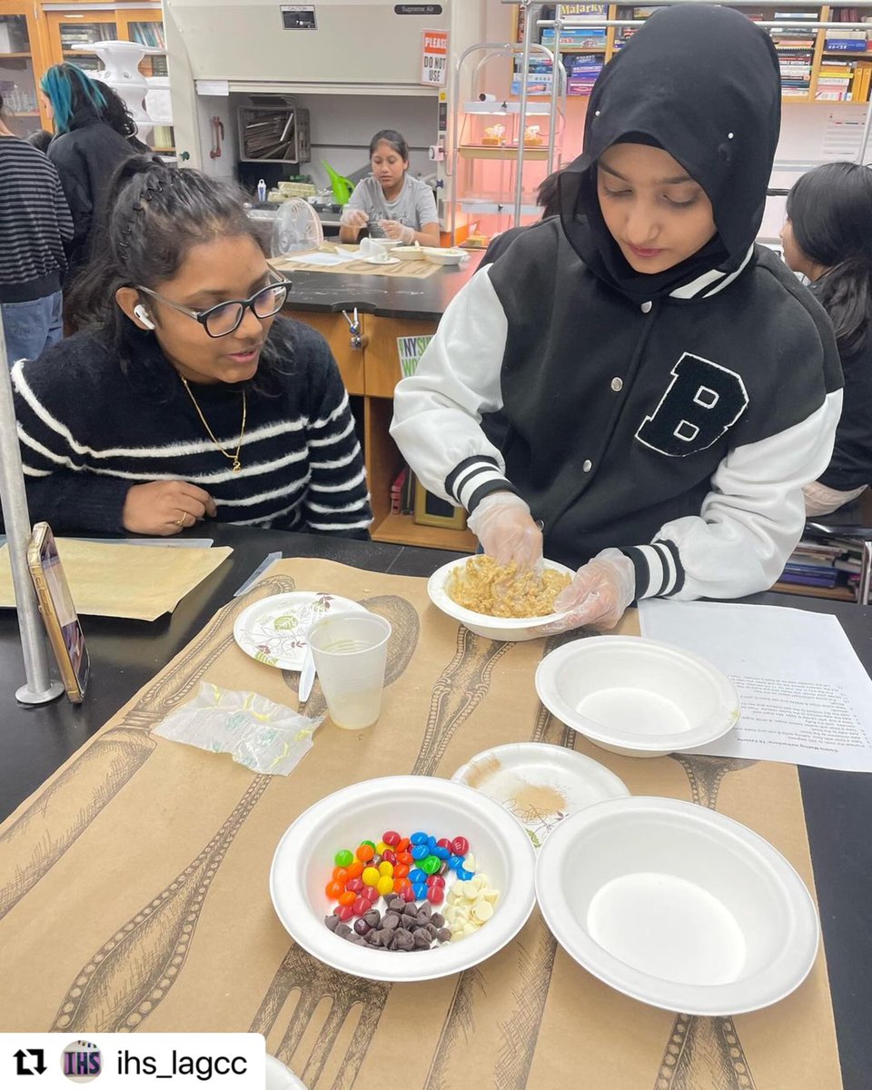 CIOBCitywide's tweet image. 🍪👩‍🍳 Baking up sweet memories at @IHS_LAGCC ! The after-school baking club whipped up delicious cookies yesterday. What a tasty way to spend the afternoon! 🍪🎉 #BakingClub #CookieMagic #IHSBakers 🥄👏 @NYCSchools @DOEChancellor