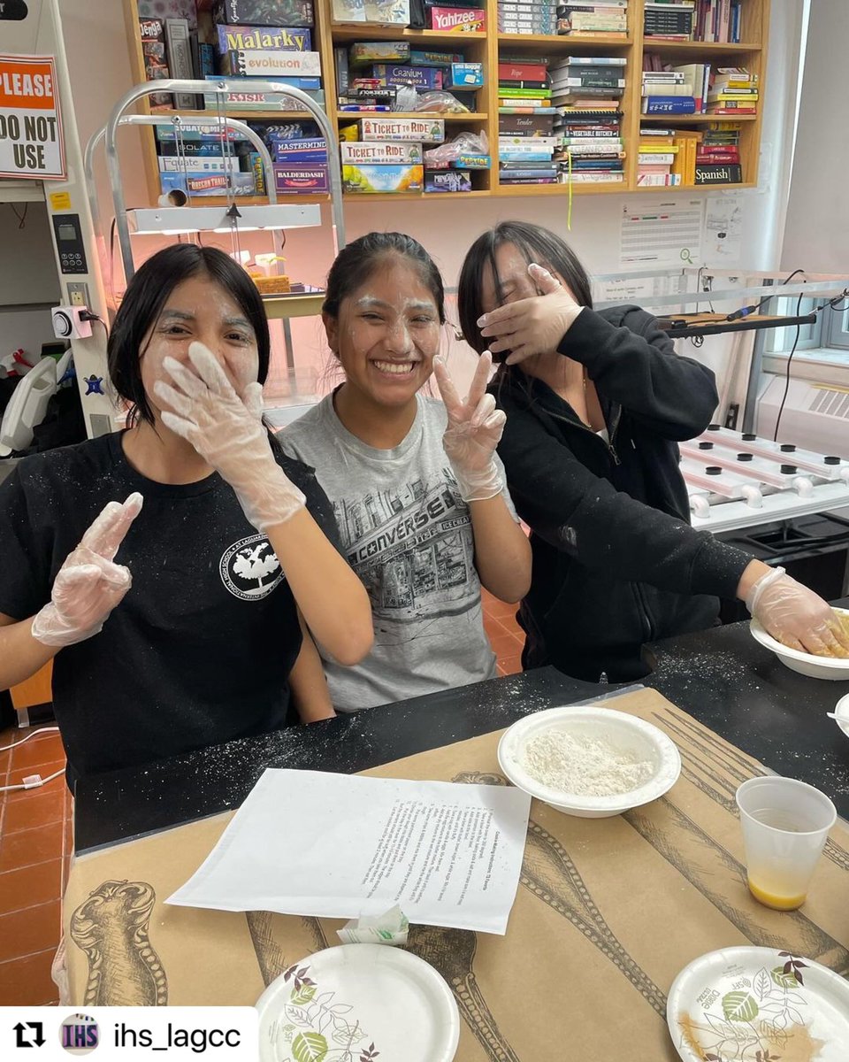 CIOBCitywide's tweet image. 🍪👩‍🍳 Baking up sweet memories at @IHS_LAGCC ! The after-school baking club whipped up delicious cookies yesterday. What a tasty way to spend the afternoon! 🍪🎉 #BakingClub #CookieMagic #IHSBakers 🥄👏 @NYCSchools @DOEChancellor