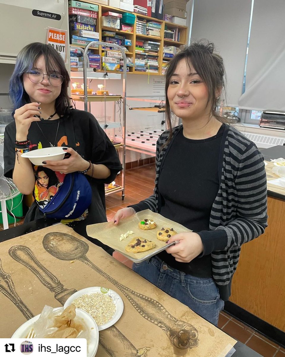 CIOBCitywide's tweet image. 🍪👩‍🍳 Baking up sweet memories at @IHS_LAGCC ! The after-school baking club whipped up delicious cookies yesterday. What a tasty way to spend the afternoon! 🍪🎉 #BakingClub #CookieMagic #IHSBakers 🥄👏 @NYCSchools @DOEChancellor