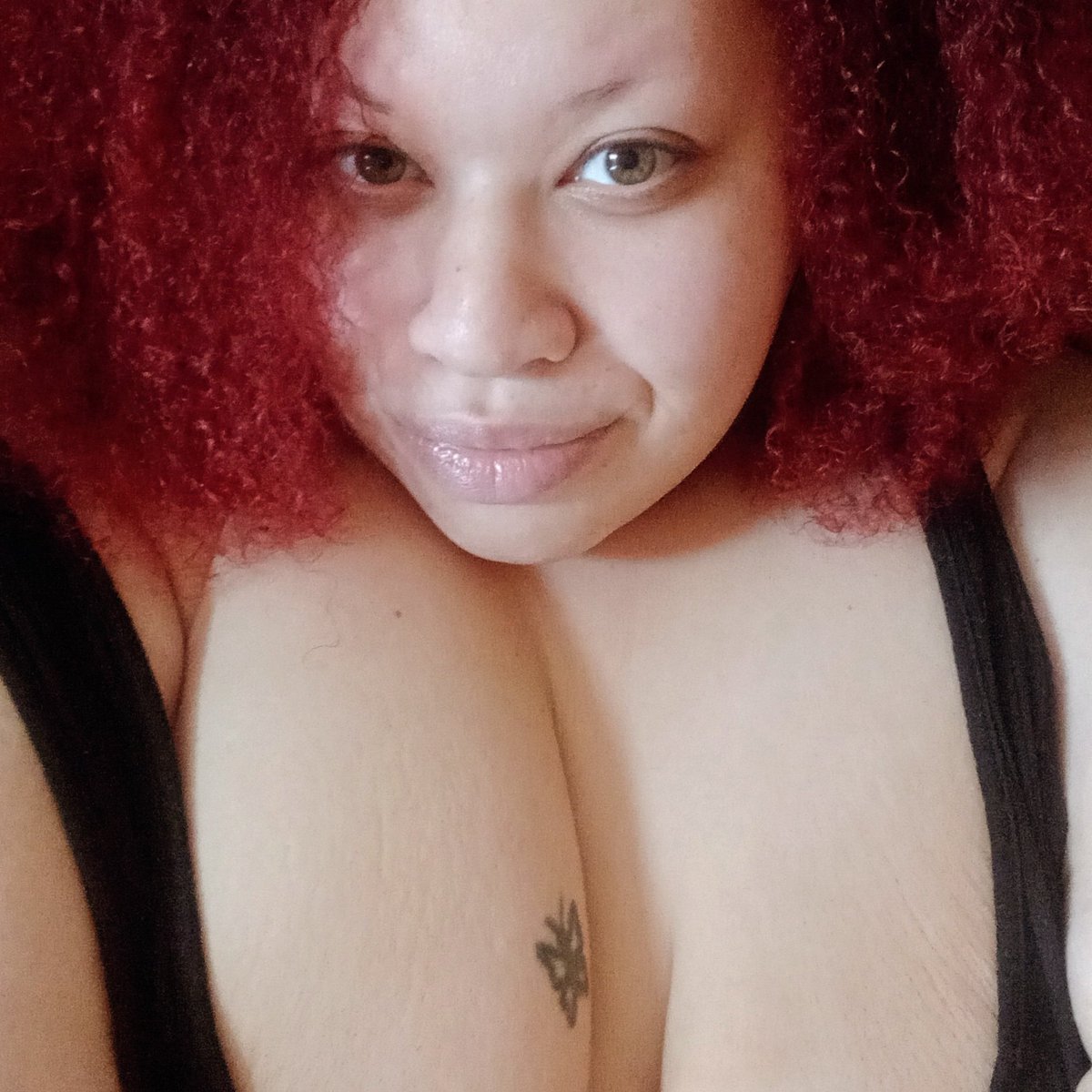 FinDommeZoe's tweet photo. Does Goddess need makeup...no,I don't!
I'm fucking gorgeous bare-faced. My Eyes and Curves are already enough to make you weak. My voice is like Honey. I'm Divine in every way.
No wonder you want to belong to me.  
Approach if you dare.
#findom #findomme #findomuk #cuck #fincuck https://t.co/01hLsCqTg1