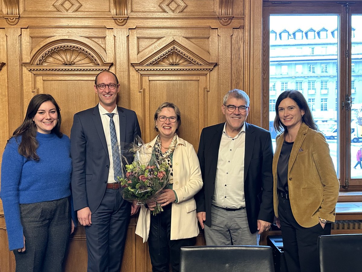 Edith Graf-Litscher (@edithgraf) on Twitter photo By, By Bundeshaus👋. Verabschiedung am 30.11.im Büro Nationalrat. Danke für 18 spannende politische Jahre und die parteiübergreifende Kollegialität <a href="/martin_candinas/">Martin Candinas</a> @SamiraMarti <a href="/enussbi/">Eric Nussbaumer</a> <a href="/MajaRiniker/">Maja Riniker</a> By, By Bundeshaus👋. Verabschiedung am 30.11.im Büro Nationalrat. Danke für 18 spannende politische Jahre und die parteiübergreifende Kollegialität <a href="/martin_candinas/">Martin Candinas</a> @SamiraMarti <a href="/enussbi/">Eric Nussbaumer</a> <a href="/MajaRiniker/">Maja Riniker</a>