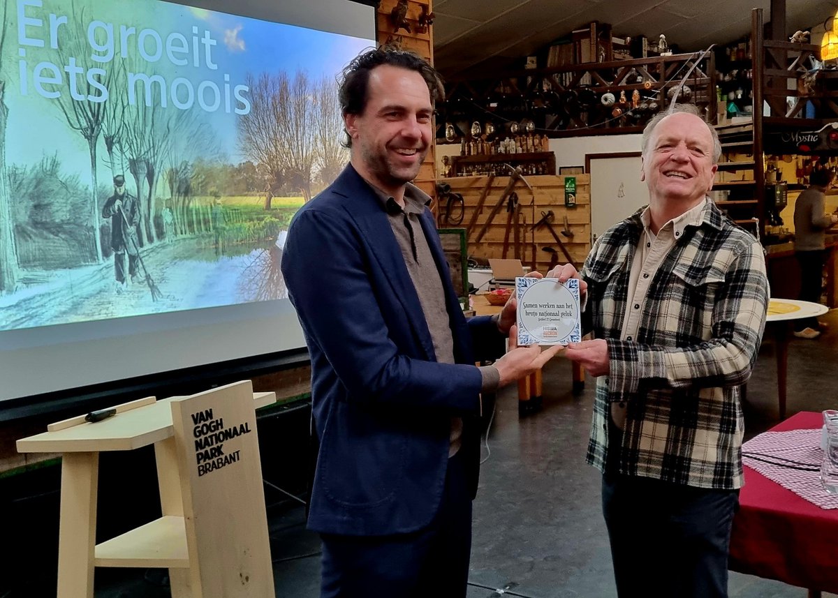 <a href="/HISWARECRON/">HISWA-RECRON</a> is partner geworden van Van Gogh Nationaal Park. Arthur van Disseldorp overhandigt voorzitter <a href="/martijnvdam/">Martijn van Dam</a> Bruto Nationaal Geluk namens de brancheorganisatie.
