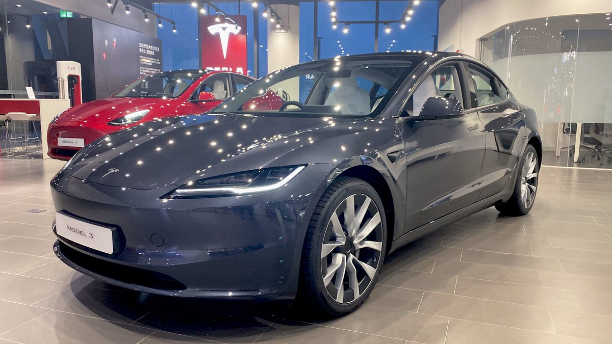 teslamindset's tweet image. The new upgraded version of Model 3 is now available at the Lisboa Experience Center in Macau
 From now on, you can visit the Tesla Lisboa Experience Center to experience the newly upgraded interior of Model 3 and take a look at the more streamlined appearance, experience.