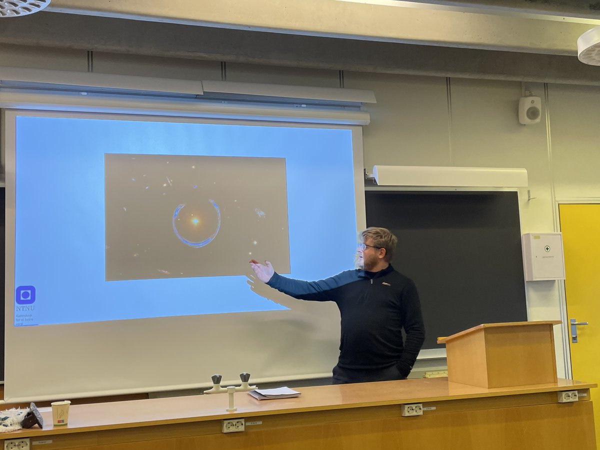 UiSIMF's tweet photo. Today we welcome Ben David Norman & @hgeorgsch from @NTNU Ålesund to the @UniStavanger #NPACT seminar. From the fundamentals of gravitational lensing to extracting lensing parameters from astronomical measurements via #MachineLearning. Hunting for #darkmatter! @forskningsradet https://t.co/K4WRbxzp6S