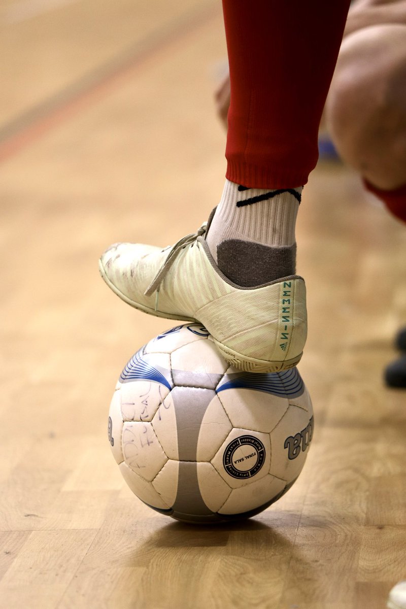 Back on Futsal! come and join us this weekend: Saturday 12pm Bermondsey and Sunday 8.30pm North Finchley , ℹ️ DM more info! #WeLoveFutsal