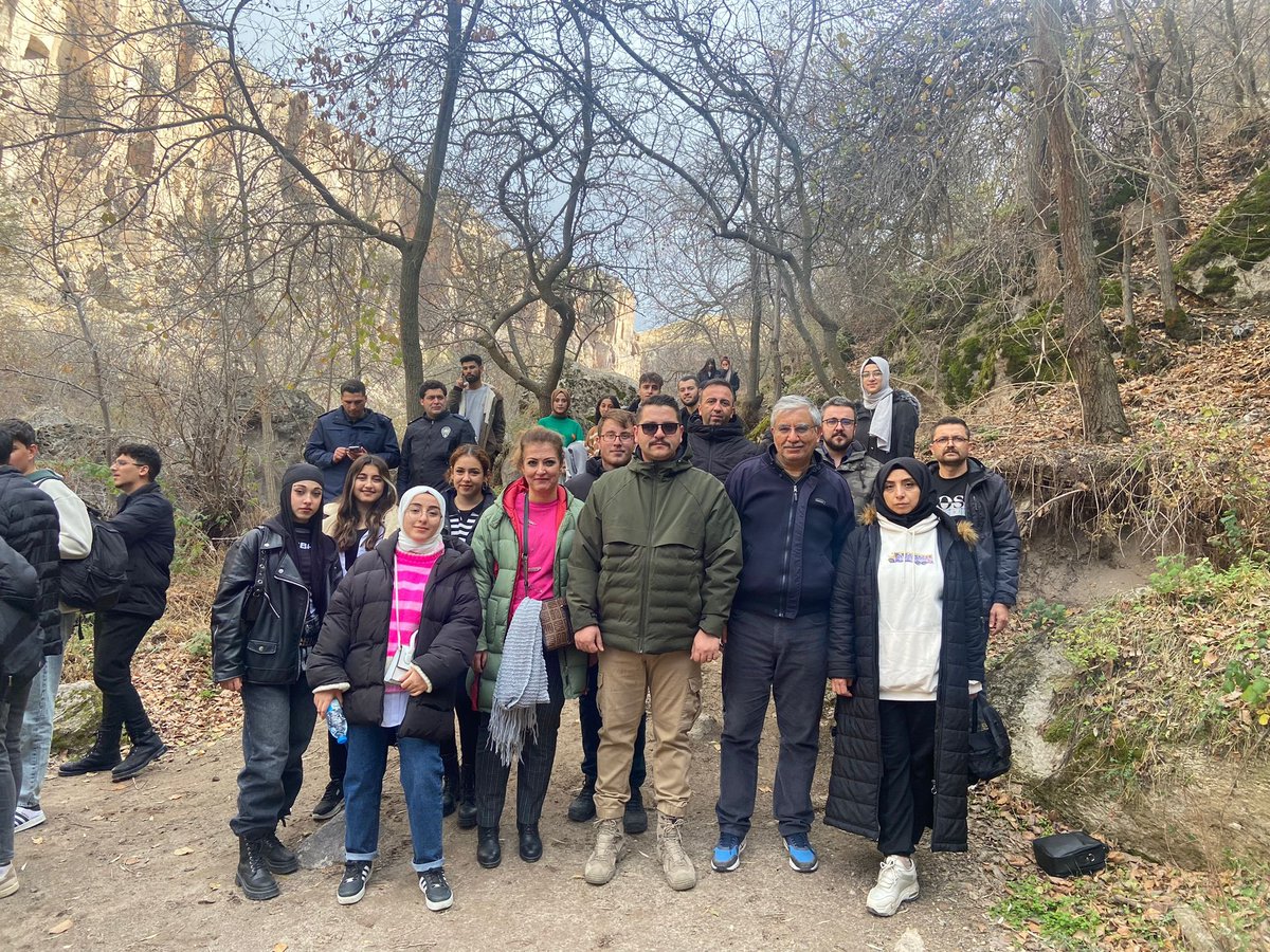 GuzelyurtKaymkm's tweet photo. 📌Kaymakamımız Sn. Can Alperen TAŞAVLI , KYK Öğrencileriyle Doğa Yürüyüşü Gerçekleştirdi. https://t.co/rsMqjDUAMv