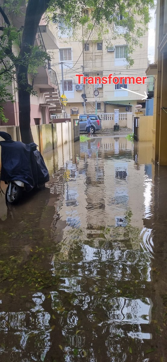 shangeethsivan's tweet image. No actions taken here until now.. are we  waiting for the next rain to drown us and get a bite of some electricity(water filling up,underground electricity,what a combo).

Location : Sreeneketan Apartments, 
Dr. Gopala Menon Road, Kodambakkam
#ChennaiRains