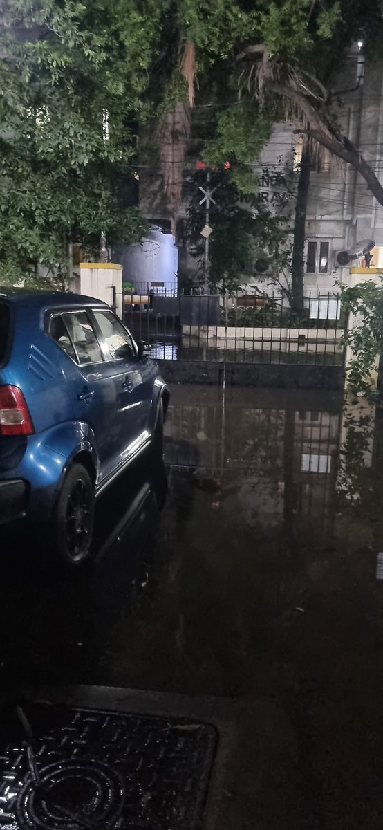 shangeethsivan's tweet image. No actions taken here until now.. are we  waiting for the next rain to drown us and get a bite of some electricity(water filling up,underground electricity,what a combo).

Location : Sreeneketan Apartments, 
Dr. Gopala Menon Road, Kodambakkam
#ChennaiRains