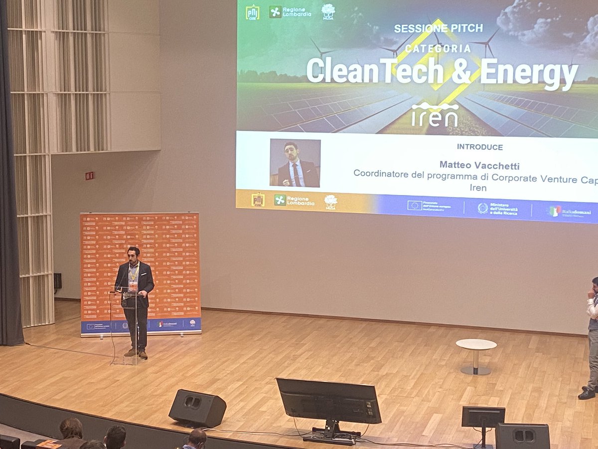 🚀⚡️ Via ai pitch della categoria #CleanTech & #Energy - @gruppoiren 🌟 Intruduce @Matteo Vacchetti, Coordinatore del Programma di Corporate Venture Capital Iren @gruppoiren, main sponsor della categoria. @RegLombardia @MUSAscarl #CleanTech #Innovazione #Startup #Ricerca