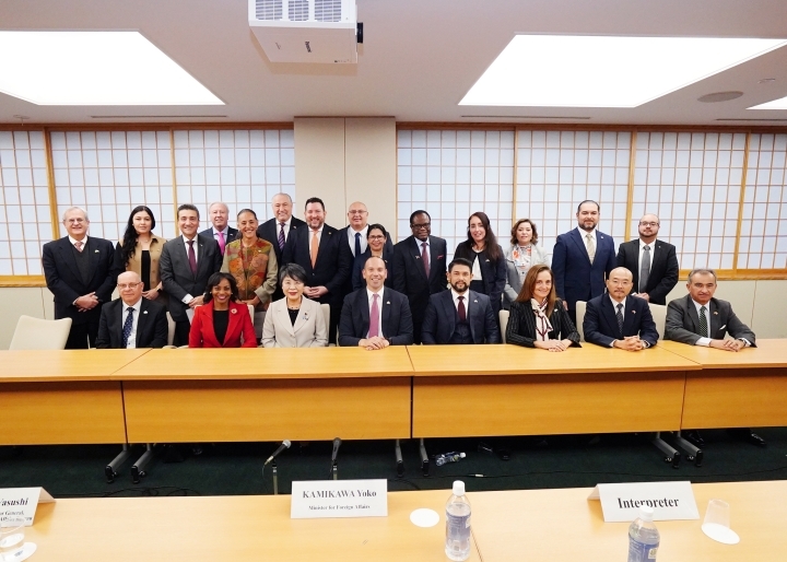 11月30日、 #上川外務大臣 は、中南米諸国（ #GRULAC ）駐日大使による表敬を受けました。
 mofa.go.jp/mofaj/press/re…