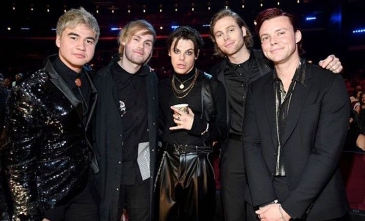 carradio_top's tweet photo. my top two artists in a photo together 

my roman empire🥹 https://t.co/OZ3lf2cEQr
