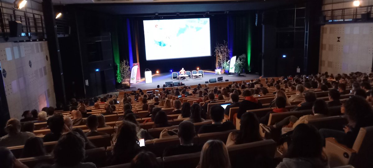 CenCentreLoire's tweet photo. #Cen #Biodiversité
Ouverture du 23ème Congrès des Conservatoire d'espaces naturels @RESEAU_CEN à La Rochelle.
Pour Denis Cheyssou, le foncier est la clef ! Un écho avec le mot d'ordre de la stratégie du Cen CVL "Chaque mètre carré compte" https://t.co/0CCY4V7Wds