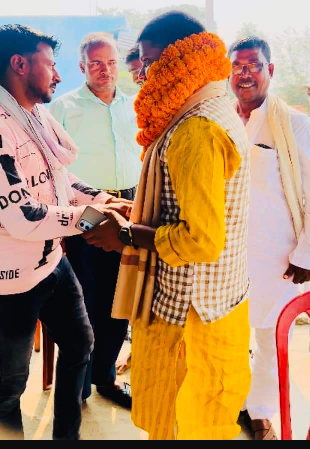 vichar_manch's tweet photo. आज 30.11.2023 सत्येंद्र कुशवाहा विचार मंच के अंतर्गत,जमुई जिले में जिलाध्यक्ष श्री परशुराम जी की अध्यक्षता में मिलन-जुलन सह विचार-विमर्श कार्यक्रम का आयोजन किया गया, जिसमें मंच के अध्यक्ष श्री विनित कुशवाहा जी एवं सभी सदस्यों का सहृदय स्वागत किया गया |
@VineetNarayanS1 https://t.co/QEpMbwG3Lw