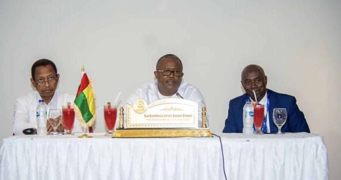 Me enorgullece informar también a toda la comunidad guineana residente en Guinea Ecuatorial 🇬🇶 que, al margen de la #COP28 que se celebra en #Dubai, el Presidente <a href="/USEmbalo/">Umaro Sissoco Embaló</a> se reunió con nuestros compatriotas residentes en los Emiratos Árabes Unidos 🇦🇪 .

El encuentro sirvió de