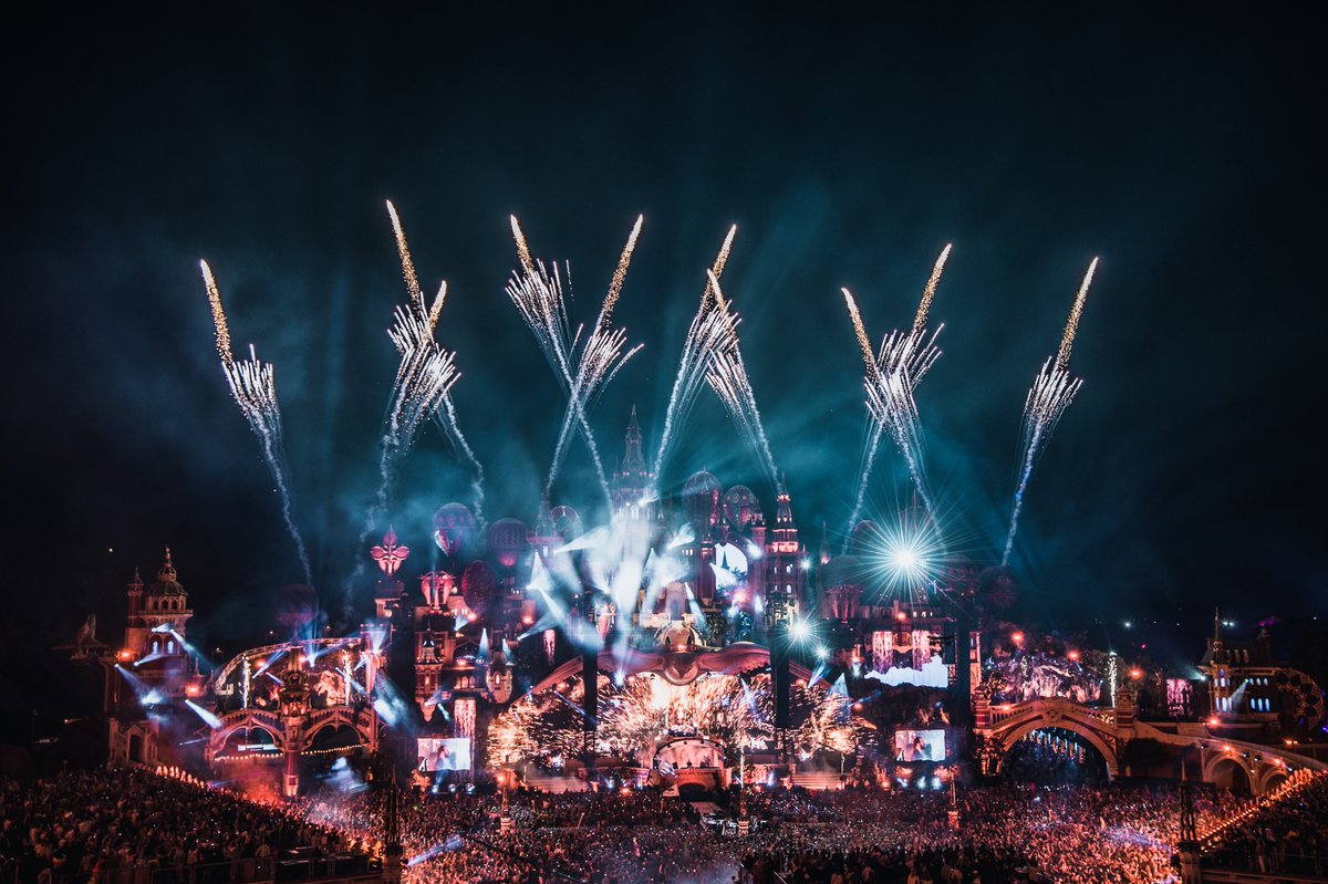 tomorrowlandnft's tweet photo. Last chance for Medallion holders to sign up and register their NFTs for Tomorrowland 2024 tickets.

You have until 15:00 CET: https://t.co/YxKz5WvX7c https://t.co/HZUHVYyanz