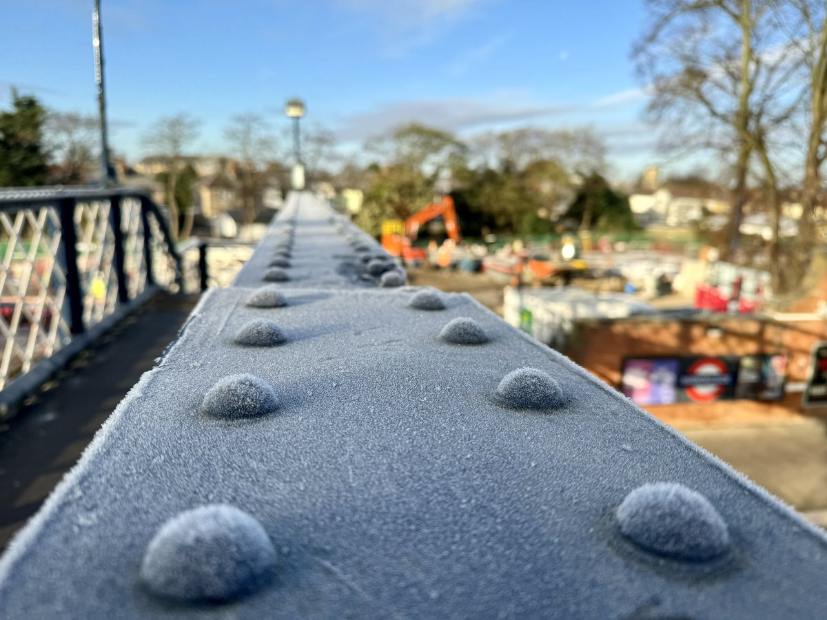 Cold, frosty morning in London 🥶 @SallyWeather @BBCWthrWatchers @metoffice @bbcweather #cold #frost #weather