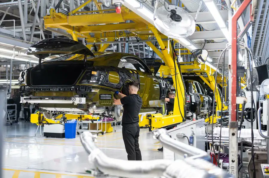 Jefferson_MFG's tweet image. BUILT IN BRITAIN: The number of cars built in the UK increased by more than 30% last month, driven by soaring exports.

A total of 91,521 vehicles left British factories, almost 22,000 more than in October last year and the best October figure for four years. 

The Society of…