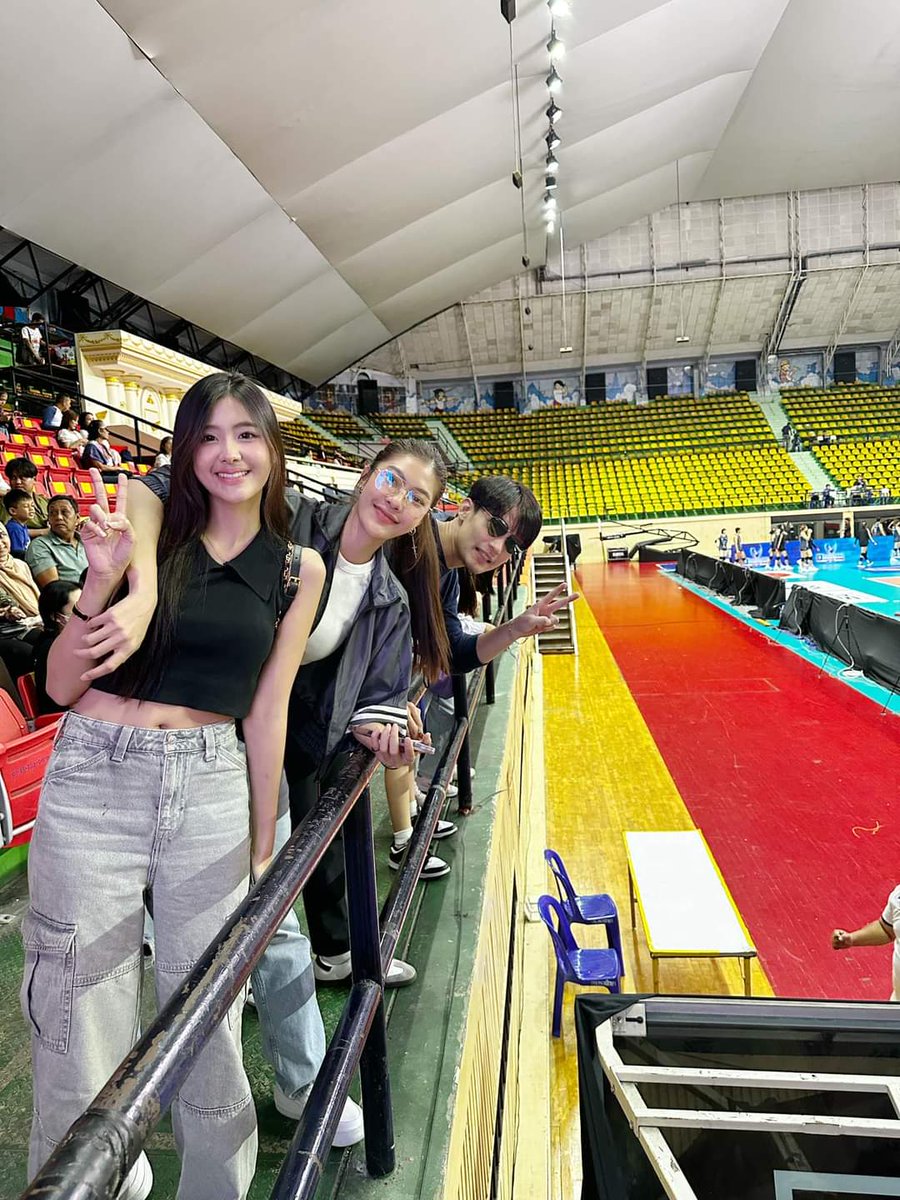 FanclubNoolek's tweet photo. ภาพหนูเล็ก จีจี้ ก้องไปดูการแข่งขัน
วอลเลย์บอลเมื่อวานนี้ค่า🏐
#หนูเล็กทิฐินันท์ #หนูเล็กทิฐินันท์แสนหล้า #noolekthithinan #GygeeBNK48
#NoolekThithinanFanclub #นักตบบ้านโคกปัง #ช่องวัน31 #one31 ขอบคุณภาพสวยๆจากเพจNoolek Thithinan fanclub-หนูเล็กทิฐินันท์แฟนคลับด้วยนะคะ🙏🏻📸 https://t.co/UzpvBrc1h8