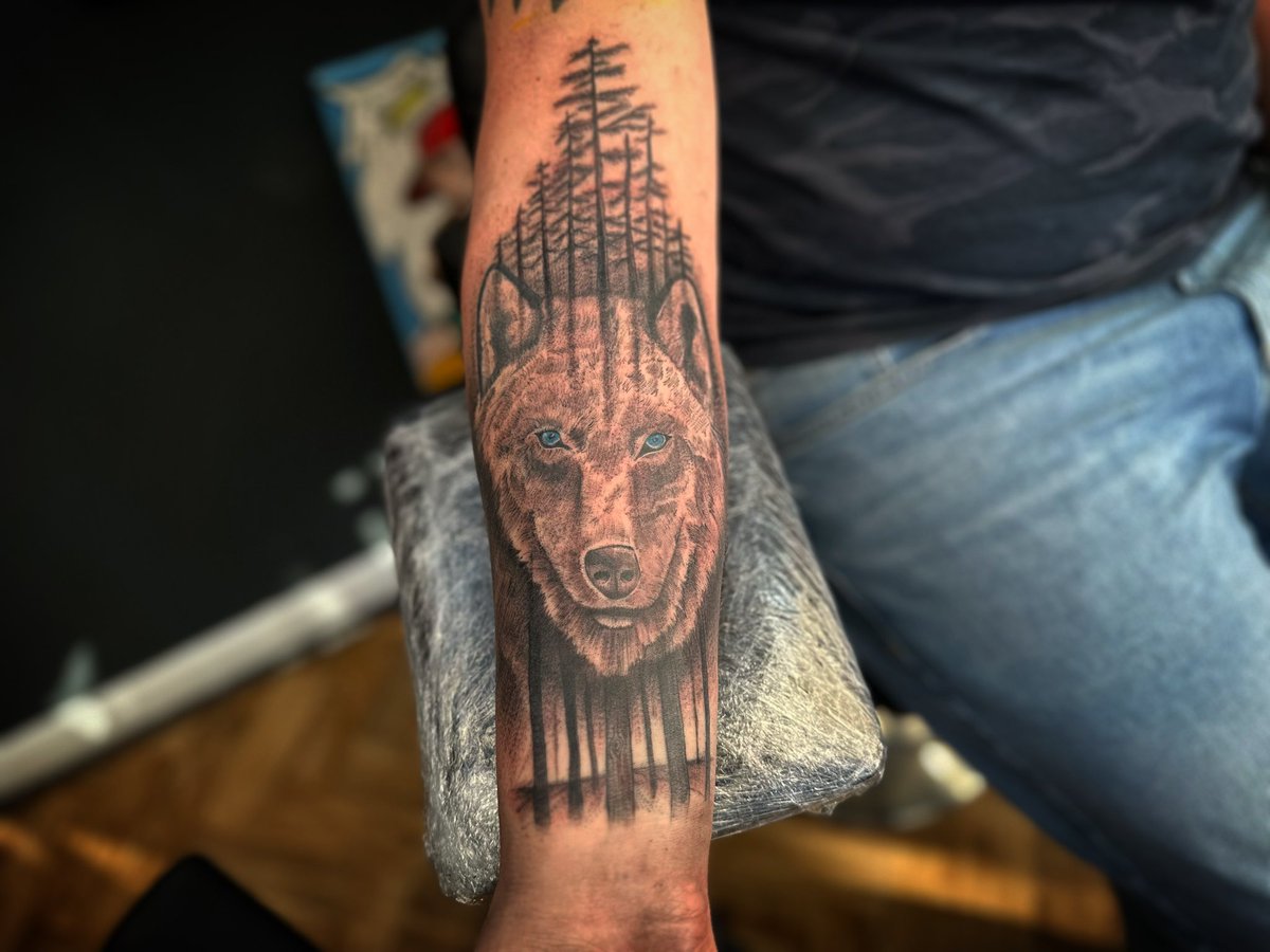 tattoomedavio's tweet photo. It’s been way to long since I have posted on here! Enjoy this wolf I tattooed a few weeks back ! DM for bookings 

#tattoo #wolftattoo #animaltattoo #tattoomedavio https://t.co/ScvIHplLJd