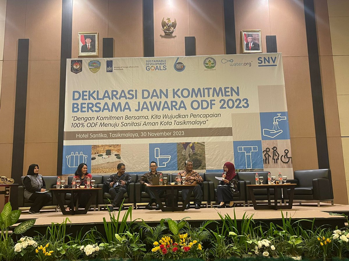 SNVIndonesia's tweet image. The #integrated #behaviourchange campaign in Tasikmalaya has resulted in 14 villages have declared commitment to get 100% #opendefecationfree by 2024 through #multistakeholder collaboration from city health office, healthcare staff, #community cadres, and sanitation #entrepreneur