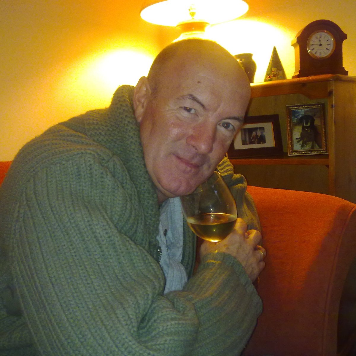 BeverlyMacca1's tweet photo. One of my fave photos, taken at one of the many Sunday roasts at ours. Reunited with your lovely mum. Thoughts with your family and friends. β€οΈβ€οΈ Dean gave me my first break on radio as his Roving Reporter on City Talk Radio. I'd do live reports from around the world. #RIPDean https://t.co/nv8E36u88h