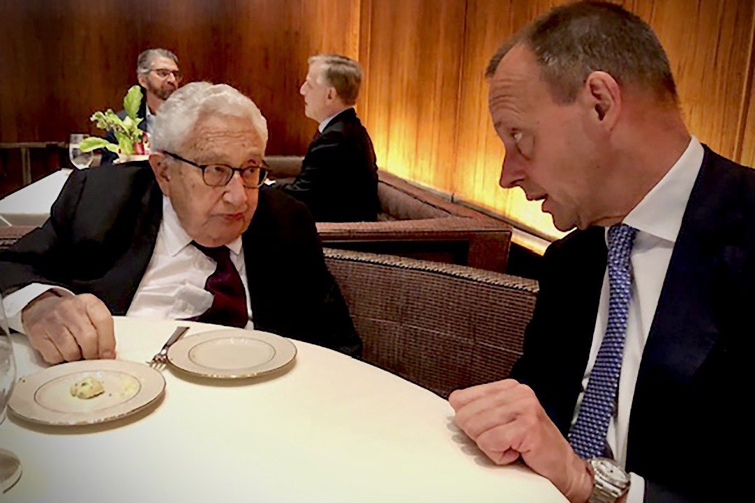 Mit Henry #Kissinger verliert die Welt einen Staatsmann und Diplomaten, der mehr als fünf Jahrzehnte die internationale Politik geprägt hat. Ich selbst verliere einen Gesprächspartner, der mir immer wieder Rat gegeben und tiefe historische Einsichten und Bezüge vermittelt hat.