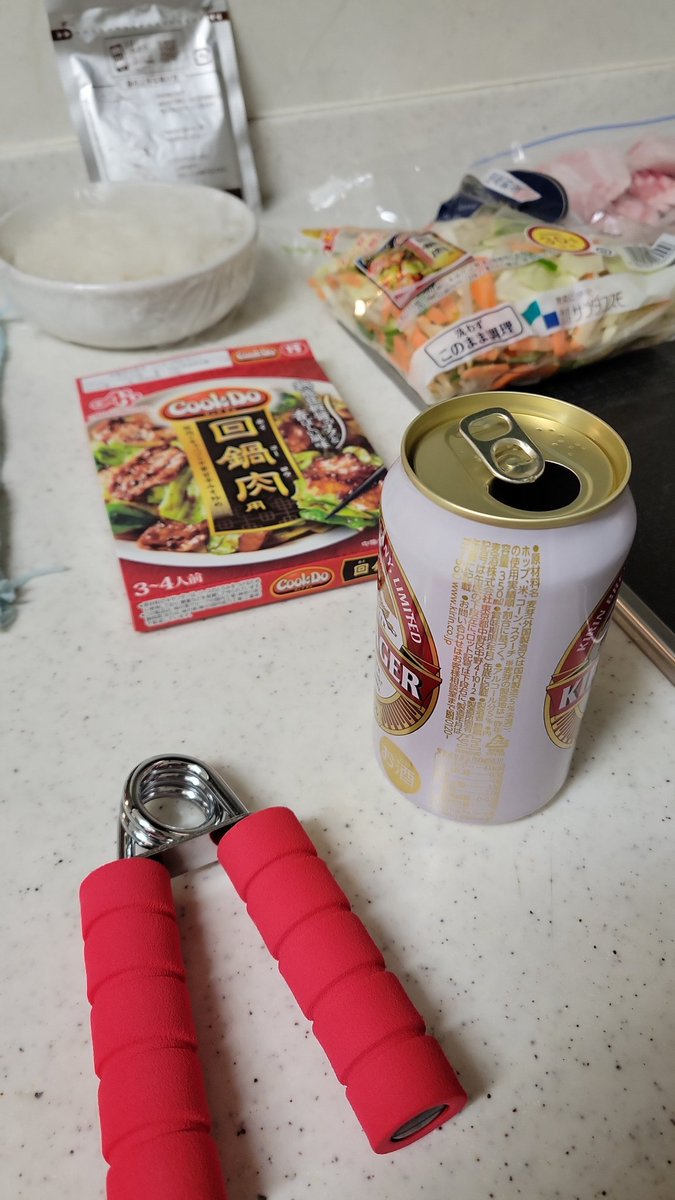 ikkyu19's tweet photo. 料理に大事な物
CookDo
ビール
ハンドグリップ https://t.co/cHeyAEPyaO