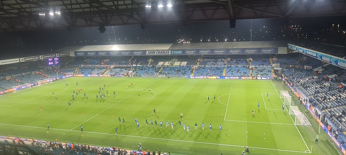 AlawFinland's tweet photo. Cold but beautiful night at Elland road. Maniac start but eventually well deserved win.

Saturday we go again!

#lufc #mot #alaw https://t.co/kZUC9R1Xea