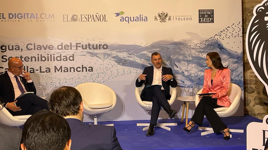 aqualia's tweet photo. 🎙️Matías Loarces en la mesa sobre "#Digitalización y oportunidades ante la crisis climática": "#Talavera va a ser la primera ciudad de Castilla-La Mancha con todos sus contadores inteligentes💡. Una apuesta importante y una inversión importante del Ayuntamiento y #Aqualia" https://t.co/vWgHMtwBv7