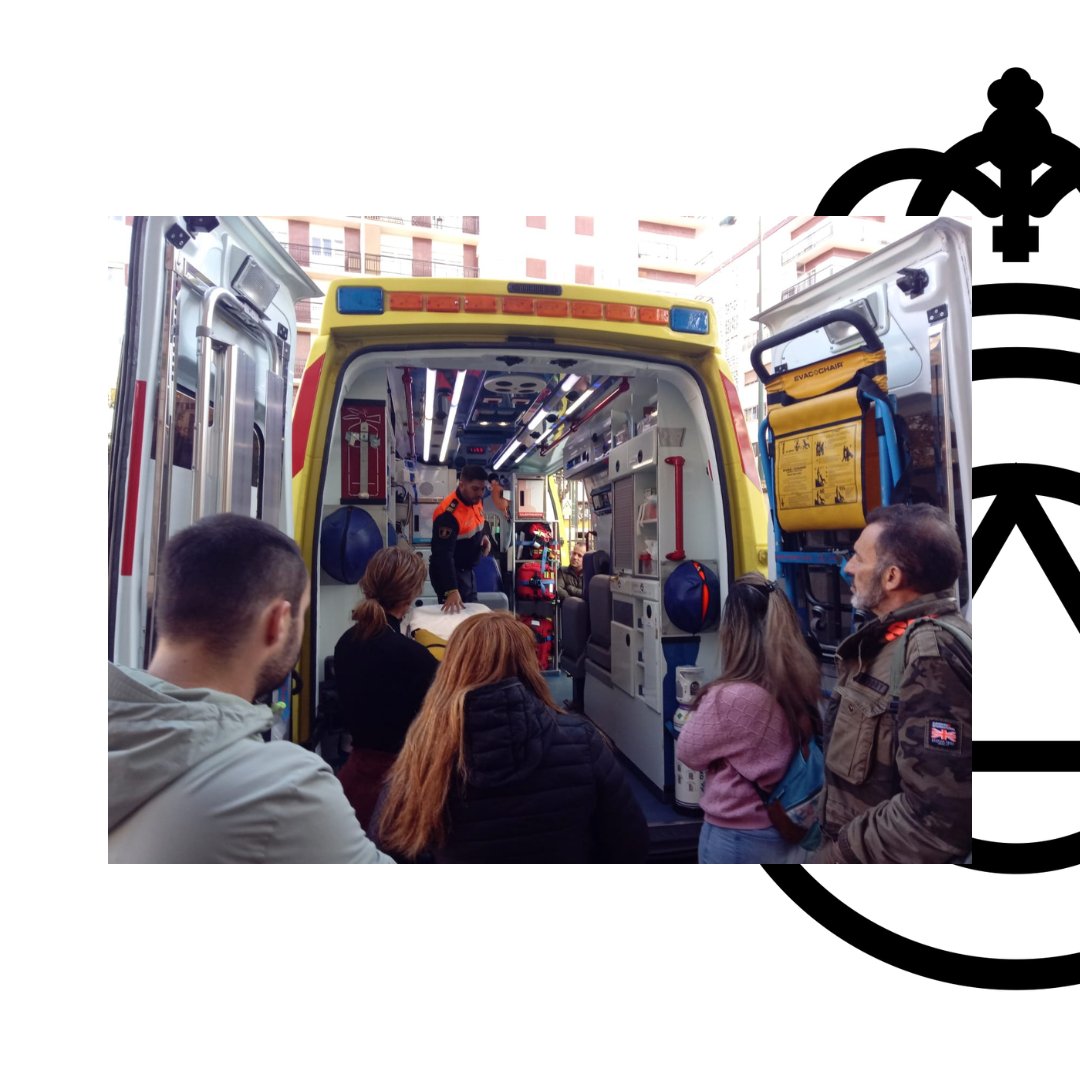 pcivilstmarta's tweet photo. CHARLA SOBRE EL FUNCIONAMIENTO DE LA AMBULANCIA: con su material y como va la dotación a alumnos de la AcademIa de ESLA Salamanca que realizan varios cursos relacionados con el transporte sanitario https://t.co/AO8ozTSuJ9