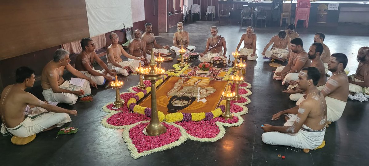 Ashwinsampathk's tweet photo. Parasurama Aradhana in Parasurama Kshetra!
In the ethereal dawn of today, an ensemble of Brahmanas, stemming from a lineage ancient as time itself, gathered under the spiritual leadership of Tharananaloor Satheeshan Namboothiripad,the revered Tantri of the Padmanabhaswamy temple.