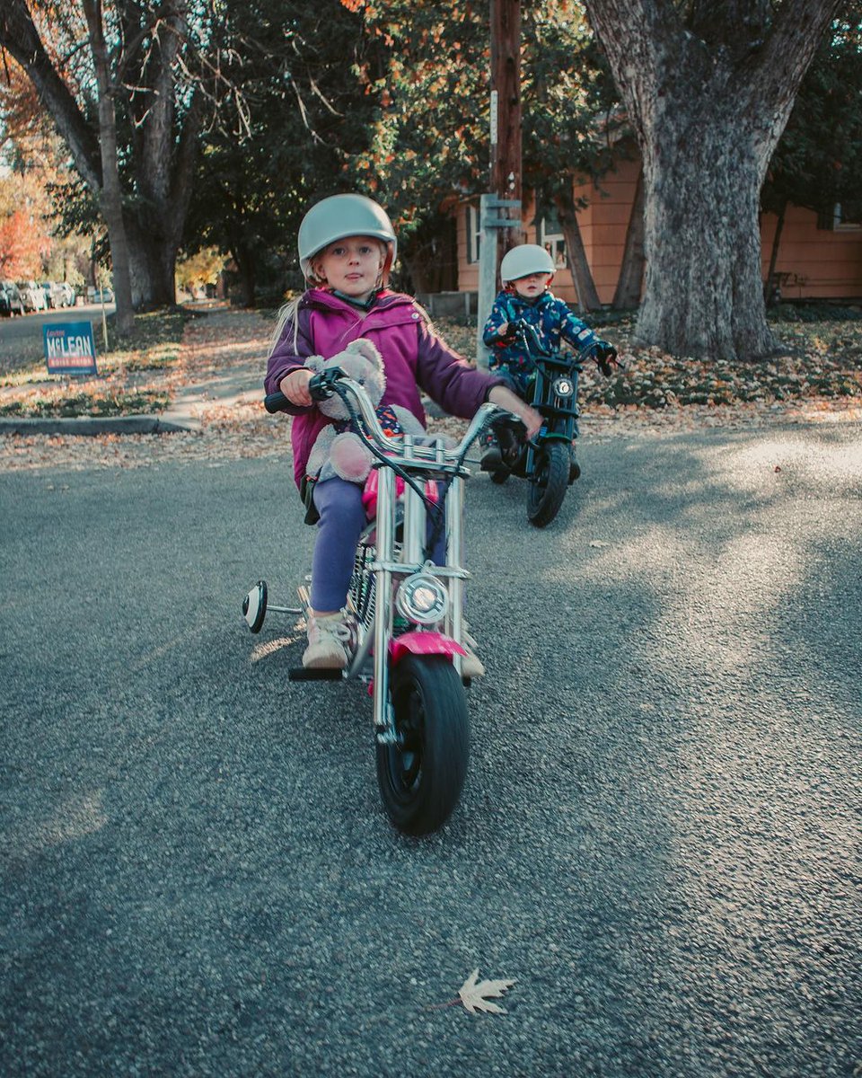 Gift your girl the joy of the ride! 🏍️💨 Choose the perfect color e-motorcycle that matches her spirit and watch her adventures unfold.
📸: iamkelseyselene
#hypergogo #giftideas #girlpower #kidsemtorcycle #adventurerider #youngexplorer #funriding #empowerkids