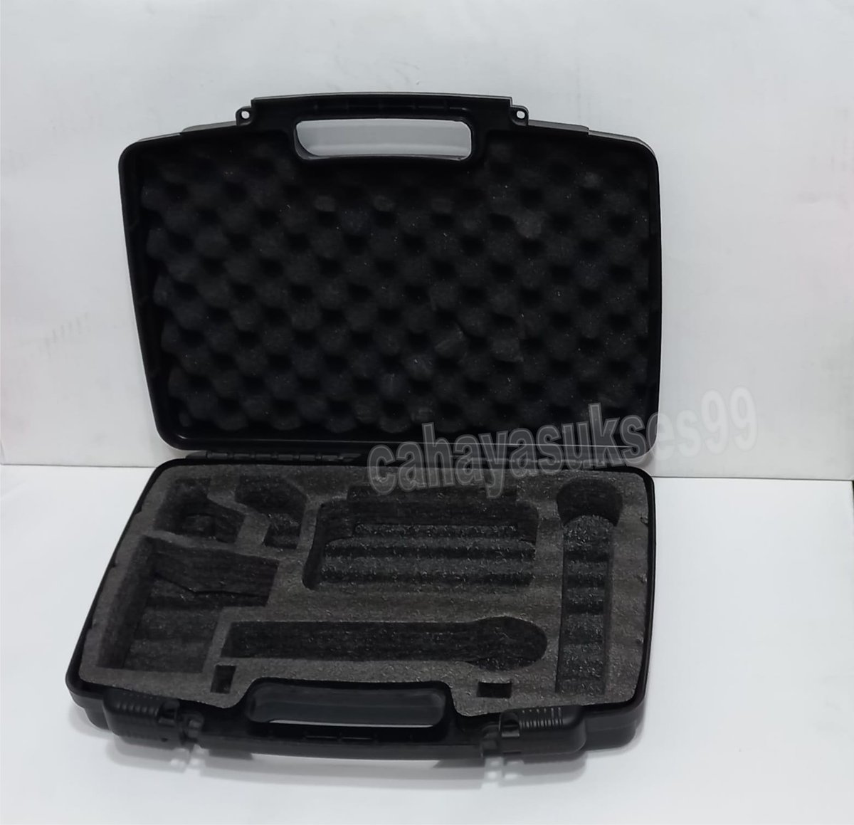 cahayasukses99's tweet image. Tas Koper Hitam Mic Wireless Shure PGX4 Second Masih Bagus 43cm x 32cm x 11cm  Lokasi angke tambora Jakarta barat . yang dekat silakan datang cek barang pantau cocok bayar . yang jauh kirim by ekspedisi

id.carousell.com/p/tas-koper-hi…

#tas #koper #micwireless #shure #cahayasukses99