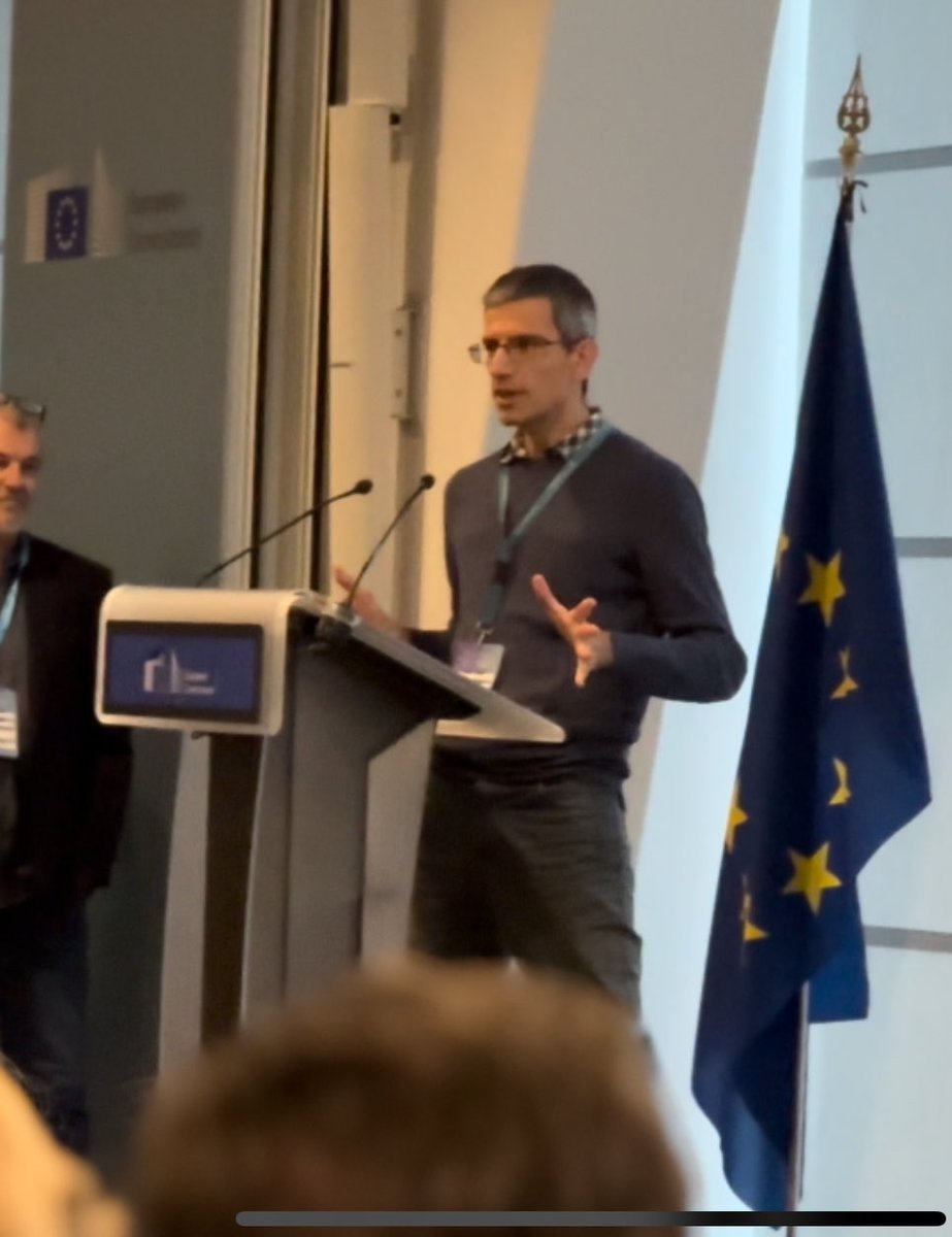 BerndMGawlik's tweet photo. Our way of new working: Transformational Leadership in Science - 2nd day of our Portfolio Days. 33 Portfolios present one 1 year of work, each in 60 seconds! Kudos to @EU_ScienceHub Colleague Antonio FRANCO delivering the pitch on #ZeroPollution Portfolio #ZEPHIR! https://t.co/wlUXmUG2PJ