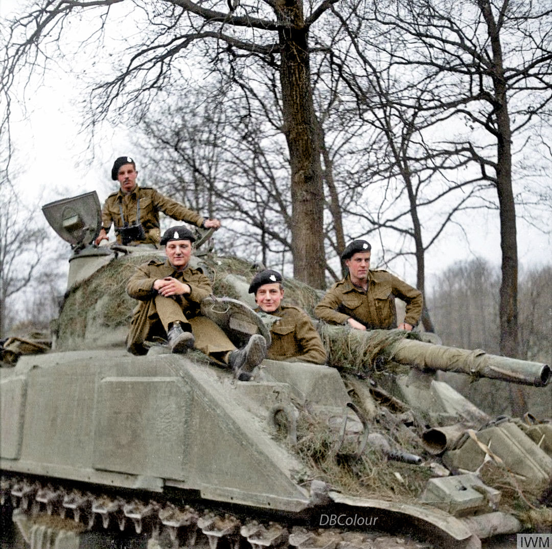 colour_history's tweet photo. 30 November 1944
Major Jack K Holman MC from Truro, Cornwall, in the turret of his Sherman tank with the crew of 'C' Squadron, Nottinghamshire Yeomanry (Sherwood Rangers), 8th Armoured Brigade. 
© IWM B 12253 https://t.co/0ADwv2wdI5