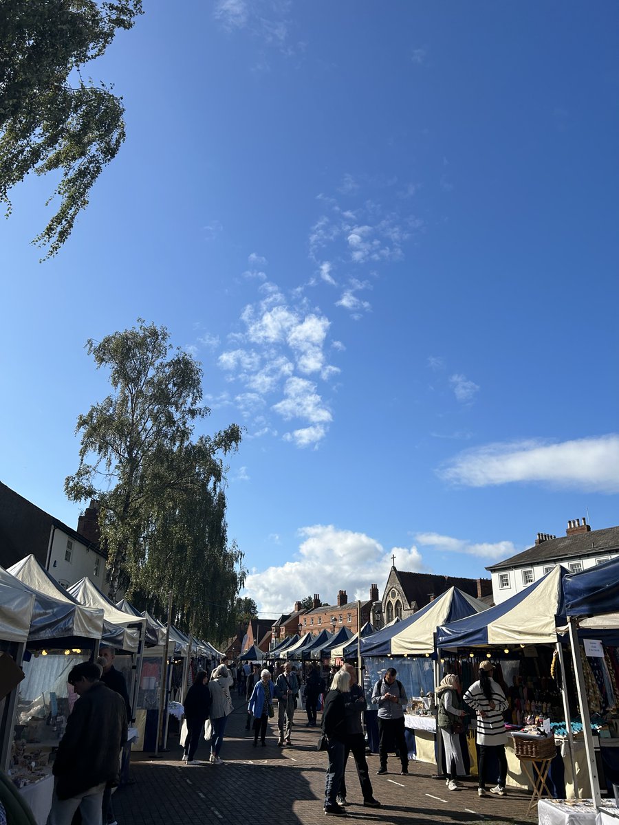 🌞❄️ Sunshine on a Chilly December Morning! Perfect Market Day! 🛍️✨ It's the ideal day to stroll into town and explore the local market. From unique gifts to fresh treats, there's something for everyone. ☀️🛒 #DecemberSunshine #MarketDayMagic #ShopLocal