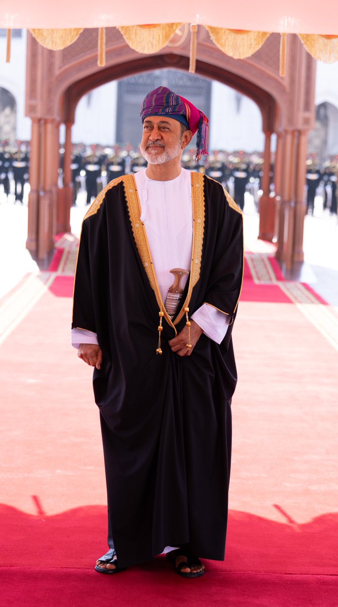 RoyalOmanFamily's tweet photo. 📸 | حضرةُ صاحبِ الجلالةِ السُّلطان #هيثم_بن_طارق المعظم /حفظه اللهُ ورعاه/ يستقبل فخامة الرئيس الدكتور / آلان بيرسيه رئيـس الاتحاد السويسري الذي بدأ زيارة رسميّة لسلطنة #عُمان. https://t.co/jdGMQfJYH1