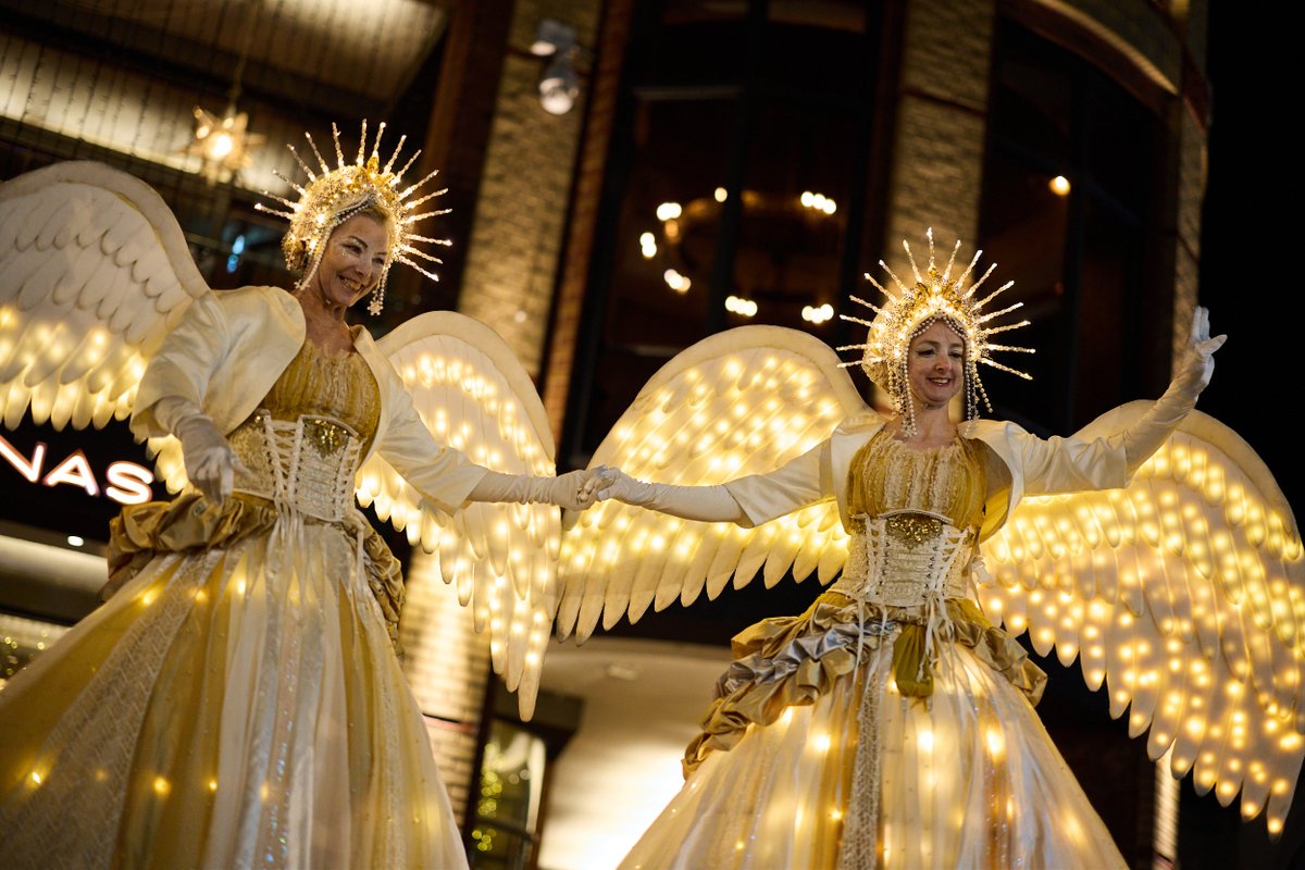 visit_coventry's tweet photo. π Embrace the holiday season and make unforgettable memories in #Coventry this #Christmas! Gather your loved ones and immerse in the captivating charm of our festive delights! βοΈ
Discover what's on this Christmas on our website: https://t.co/889SI1FQUA
#ExploreCoventry https://t.co/5ZcniUsgoL