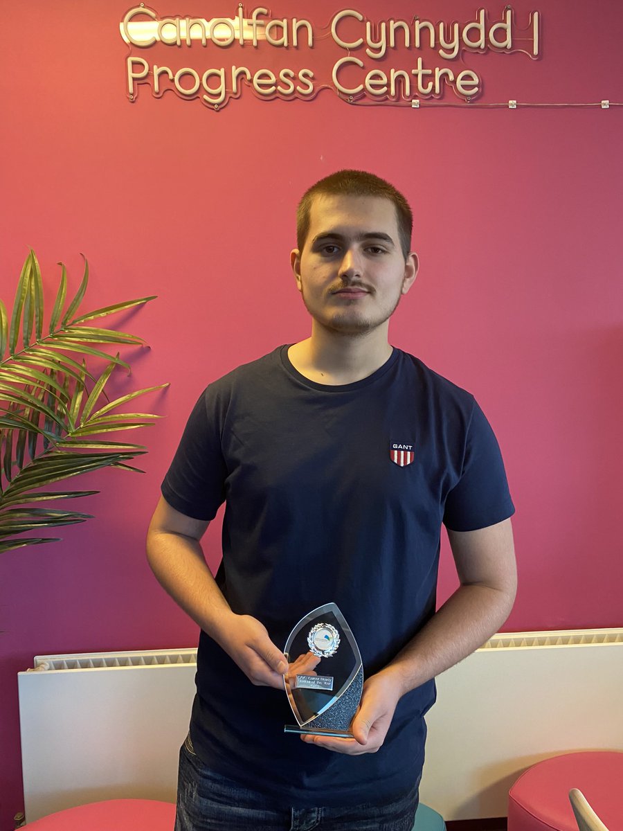 Our Career Ready Student of the Year, Robert picking up his award 🏆 

Well done on a fantastic year! 🌟

<a href="/CareerReadyUK/">Career Ready</a> <a href="/CAVC/">Cardiff and Vale College | Coleg Caerdydd a’r Fro</a>