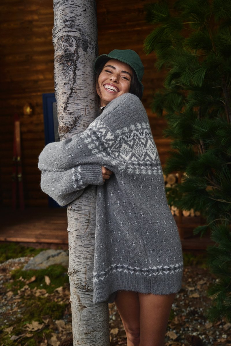 AmericanEagleJP's tweet photo. 【暖かくぬくぬくで、ホリデーを迎えよう🥰】

完璧なムードには完璧な暖かさが必要です。

クルーネック セーターの心地よい柔らかさ 🌞 に包まれて、どこにいても甘いエネルギーでムードを盛り上げましょう ❤️‍🔥 https://t.co/m0D6aCSDX0