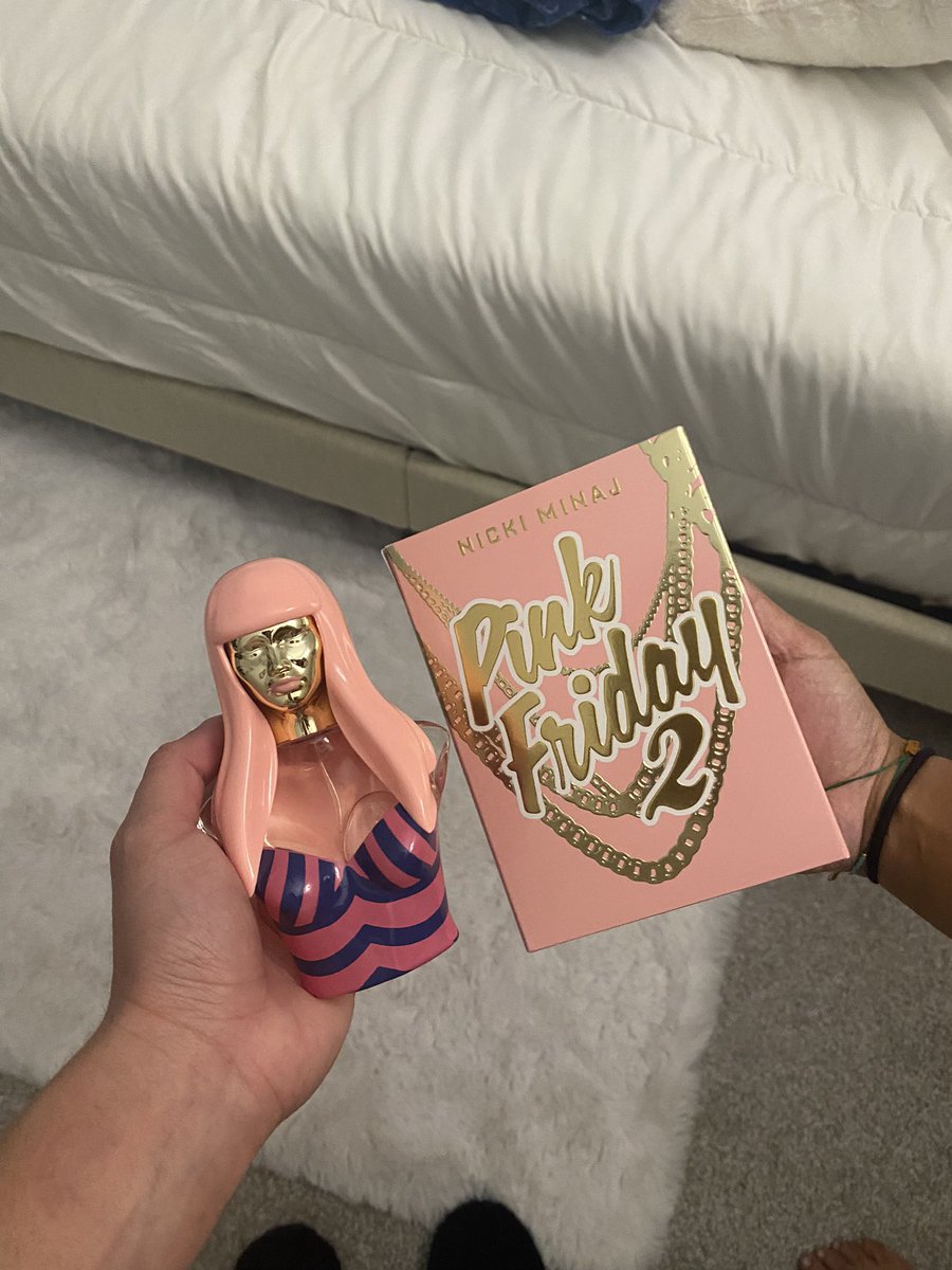 andreaminajj1's tweet image. She smells amazing 😍 @NICKIMINAJ #PinkFriday2Perfume