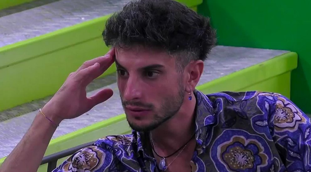 UELA' GIUSEPPE..FINALMENTE HAI RAGGIUNTO LA TUA VISIBILITA', SOLO OSCURANDO LA LUCE DEGLI ALTRI...CALPESTANDO L'ANIMO DI CHI HA CREDUTO ALLE TUE CAXXATE.STANDO NOTTI AD ASCOLTARTI E SENZA MAI LAMENTARSI...KARMA BABY..KARMA
#GRANDEFRATELLO