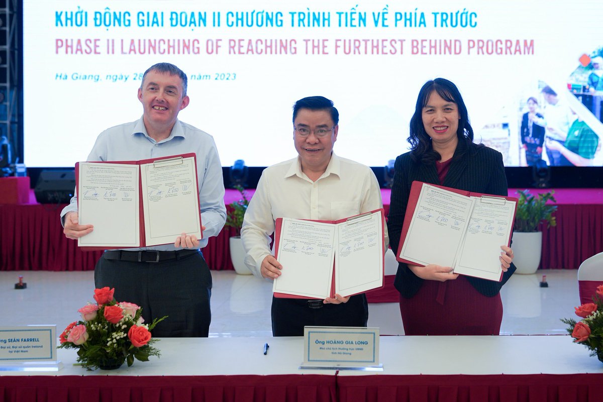 irlembvietnam's tweet photo. The Embassy launched a new ‘Furthest Behind First’ programme with the Ha Giang People’s Committee, @PlanVietnam and @CareVietnam this week 🤝 to improve the lives of ethnic minority communities in northern 🇻🇳 https://t.co/WOpyuEikBO