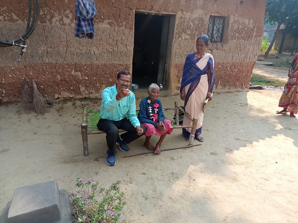DEO_ES_JSR's tweet photo. The district celebrated the Special Camp day on directions of @ceojharkhand sir today. Glimpses of the same! Many 80+ and 100+ Voters also shared their experiences of voting during last elections 

@ECISVEEP #SeniorVotersVoice  #SSR2024 https://t.co/yMyG3uZzUR