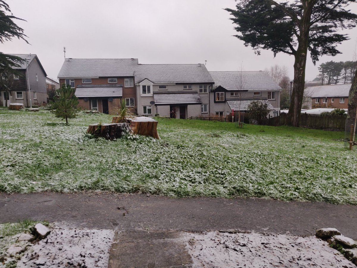 heading up to Oxford today for <a href="/kidsinmuseums/">Kids in Museums</a> trustee meeting, and this was the sight when I stepped out of the house, will I make it?! stay tuned