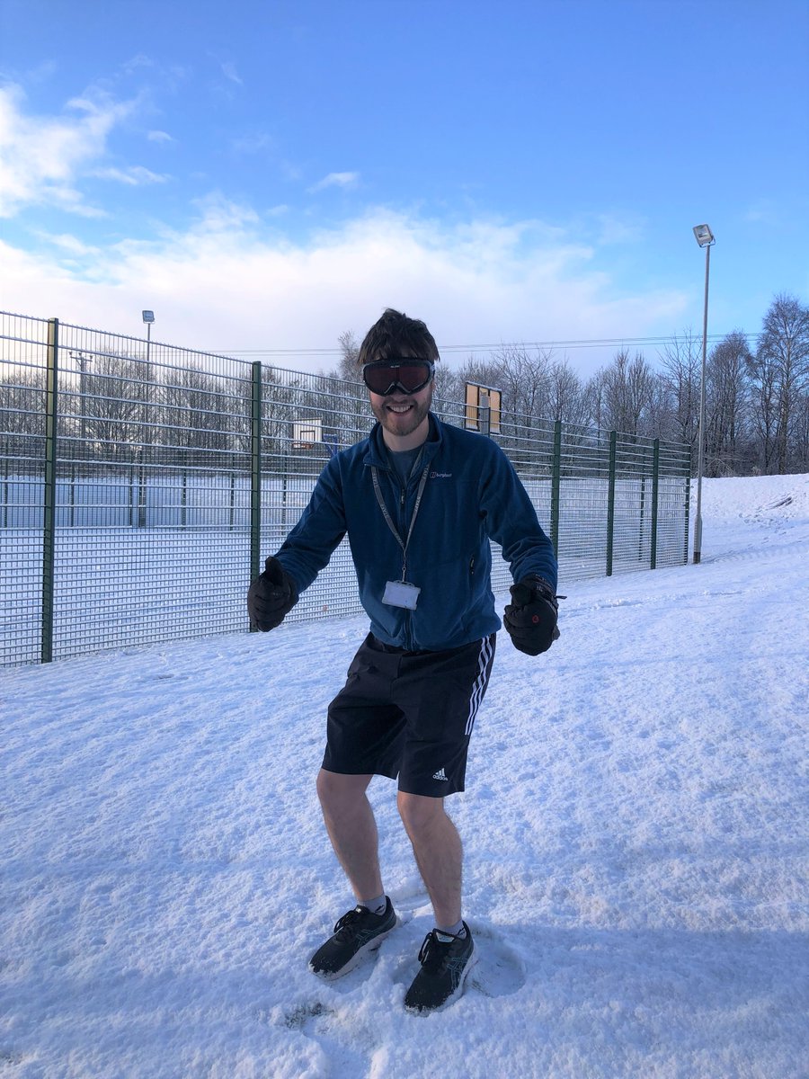 UTCSouthDurham's tweet photo. Snow โ
Goggles and gloves โ
Shorts ๐ค
Skis โ
Snow at UTC has got PE teacher Ben looking forward to the Ski trip in February ๐
#ThinkUTC #UTCSD #Careerandlifeready https://t.co/aXJcIkznqB