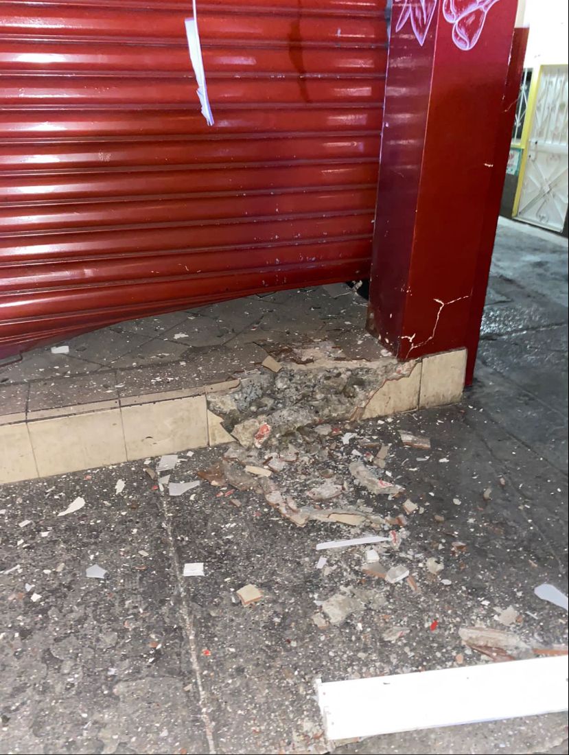 noticiasru593's tweet photo. #Atentos🚨
#Guayaquil
Al menos 3 artefactos #explosivos fueron #escuchados por seguidores en distintos sectores de la #ciudad, uno de ellos ocurrió en la Martha de Roldós, afectando un #local de productos #cárnicos. https://t.co/20H0xh92uN